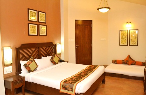 Khanvel Hotel | Forest Village Holiday Homes