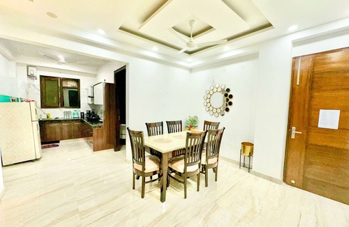 Vasant Kunj Apartment | Forest Vistas: Luxury Vasant Kunj Gem 2