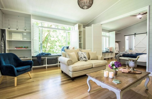 Sassafras Cottage | Franklin Cottage - This country cottage offers fresh, Hamptons style decorations in luxuriously appointed cottage.