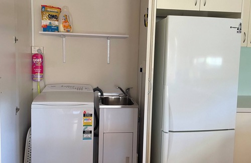 Jandakot Apartment | Fully Self contained 1 bedroom spacious unit adjoining rear of owners home.