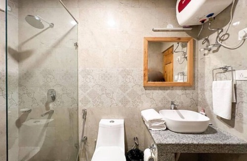 Old Manali Apartment | Garden room in a Villa | Manali