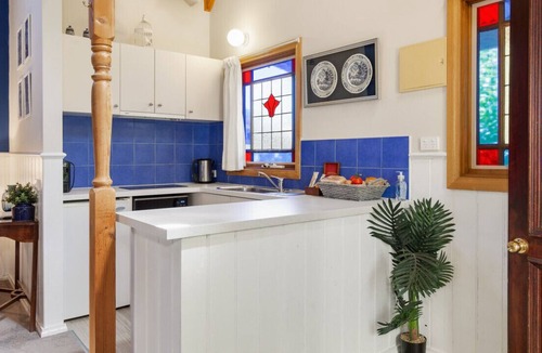 Gembrook Cottage | Gembrook Cottages - Bluebell Cottage with Outdoor Heated Spa and Wood Fire