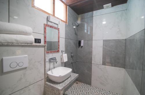 Rajgarh Bed & Breakfast | Giri River Retreat