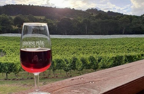 Gisborne Cabin | Gisborne Peak Winery - Charming Retreat Vineyard Stay Macedon Ranges