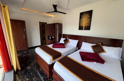 Valparai Hotel | Glass House Retreat