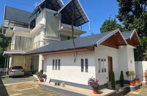 Chithirapuram Bed & Breakfast | GMG Gardens Homestay Munnar