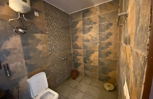 Noida House | GoBravo 12- Vansh 4BHK Farm with Pool & Garden Sec135 Noida