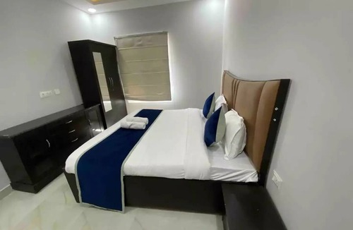 Noida House | GoBravo 12- Vansh 4BHK Farm with Pool & Garden Sec135 Noida