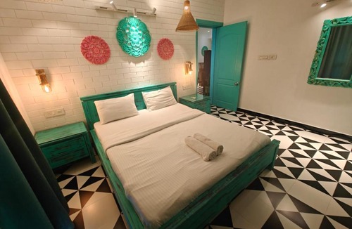 Arpora Apartment | Golden Bird Hermitage
