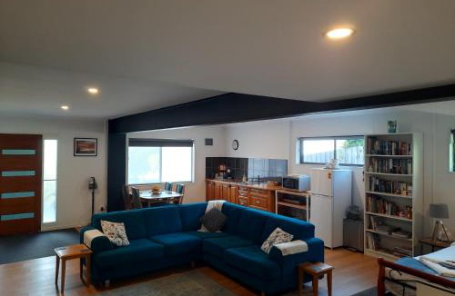 Beaconsfield Apartment | GOLDFIELDS STUDIO APARTMENT, Beaconsfield - Fully Self-contained, air-conditioning