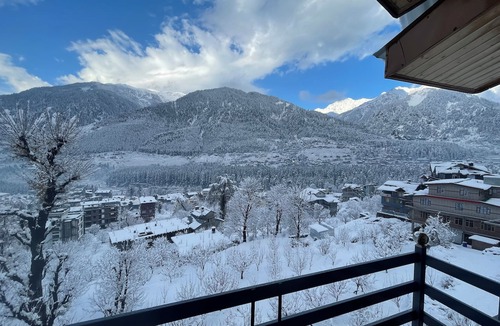 Aleo Cottage | Gorgeous 2-bedroom cottage in the heart of Manali
