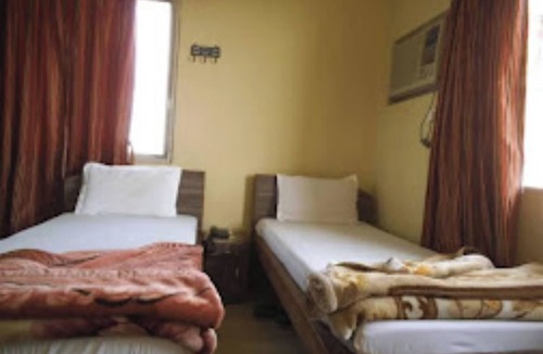 Agartala Hotel | Goroomgo Central Guest House Agartala