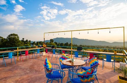 Suja Hostel | goSTOPS Bir, Landing Site