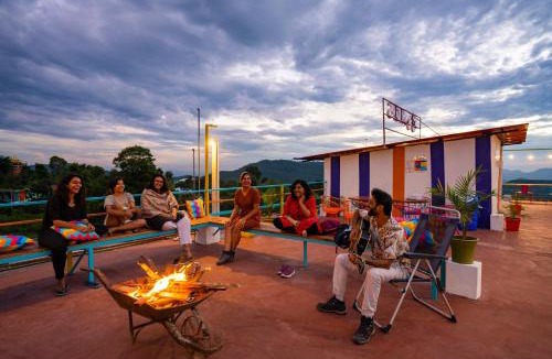 Suja Hostel | goSTOPS Bir, Landing Site