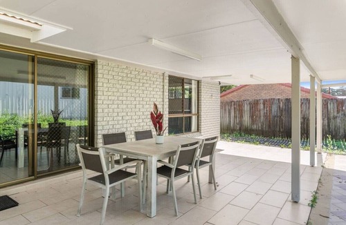 Capalaba House | Great Value Group Stay | Comfortable & Convenient
