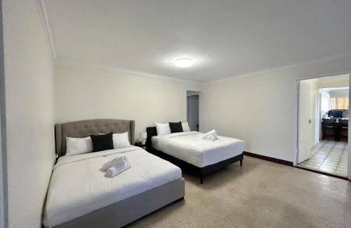 Robertson House | Great Value Stay in Robertson 5 mins to Shops