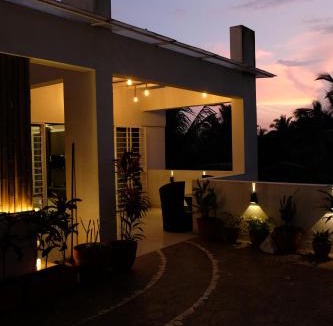 Kolhapur Apartment | Green Roof - Family Room