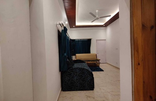 The Mall Road Villa | Gufa Cottage
