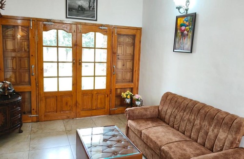 Srinagar House | Gulberg Cottage - Family & Couple Rooms Near Srinagar Airport