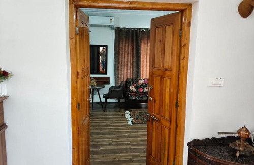 Srinagar House | Gulberg Cottage - Family & Couple Rooms Near Srinagar Airport