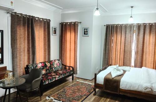 Srinagar House | Gulberg Cottage - Family & Couple Rooms Near Srinagar Airport