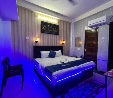 Varanasi Hotel | Gully Ghar