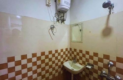 Sualkuchi Hotel | H K Residency Near Kalakshetra