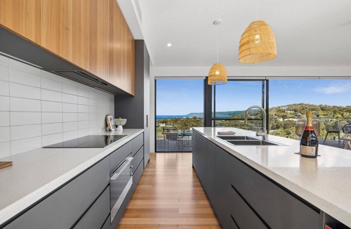 Fairhaven House | Hakea Ridge Coastal Views 2 Decks Family Retreat