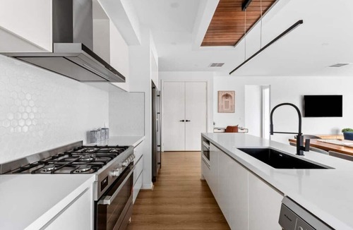 Mount Duneed House | Halfway Gem - 3BR Home Between Geelong & The Coast
