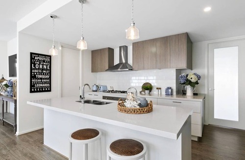Torquay House | Hampton's Style Escape: Walk to Shops and Parks