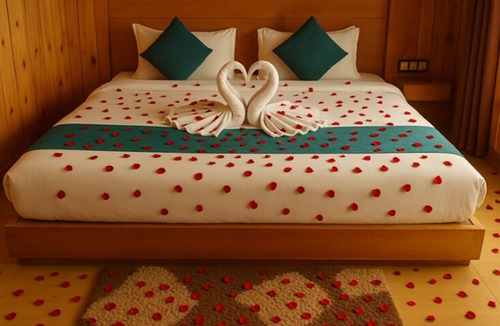 Dhanaulti Hotel | Hansdi Resort Dhanaulti Stotrak Hotels