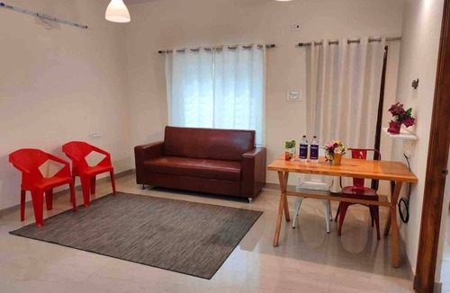 Shaikpet Apartment | Happy Homes- Entire Airy and Clean 2 BHK NONAC