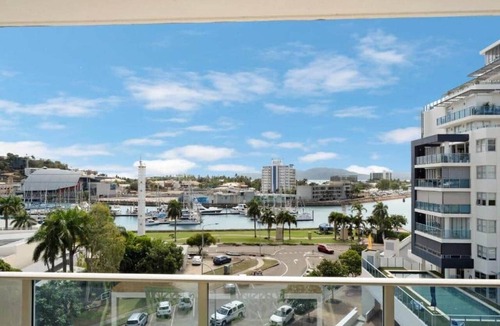 South Townsville Apartment | Harbourfront 2 Bedroom Apartment at Allure 602