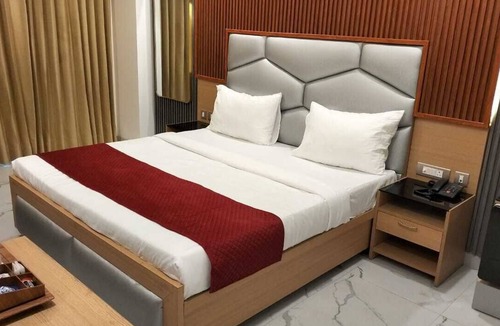 DLF Phase 3 Hotel | Hari's Court - Hotel and Banquet