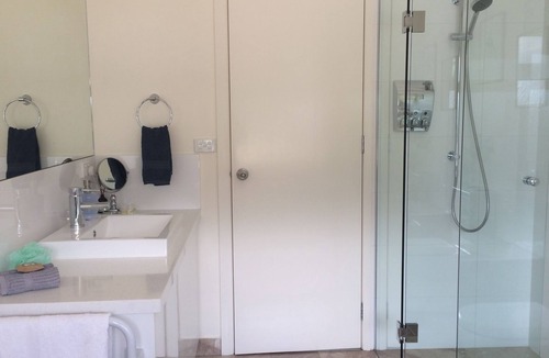 Heathcote South Bed & Breakfast | Heathcote Views with wifi , spabath & carport