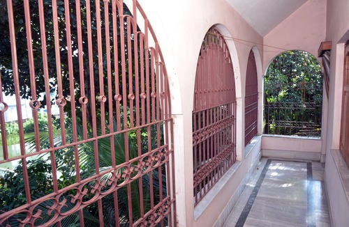 Baruipur House | Hibiscus Chandannagar, A home for all.