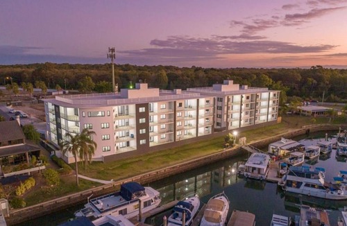 Sandstone Point Apartment | High End Marine Getaway
