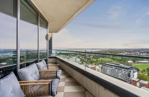 St Kilda Apartment | High-Floor St Kilda - Free Parking, NY Fireworks
