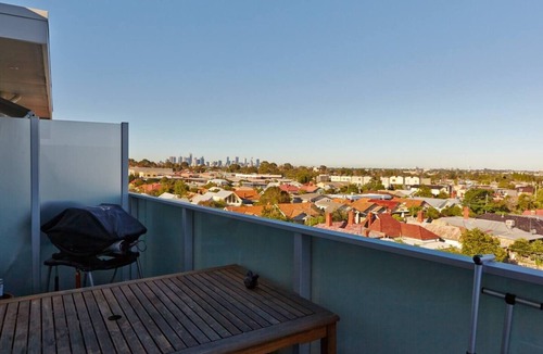 Northcote Apartment | Highview on High St A Balcony Haven in Northcote