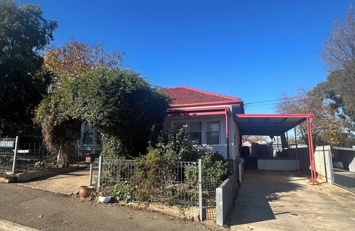 Clare House | Hill Cottage, comfortable pet friendly home away from home