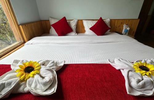 Tosh House | Hill Ice Guesthouse Tosh Mountain View Rooms & Balcony