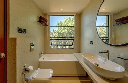 Atvan Ski Chalet | Hillside Harrier Couple's Retreat