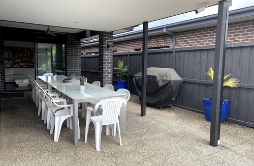 Torquay House | Hillside Paradise Torquay - Sleeps 17 - Strictly Families