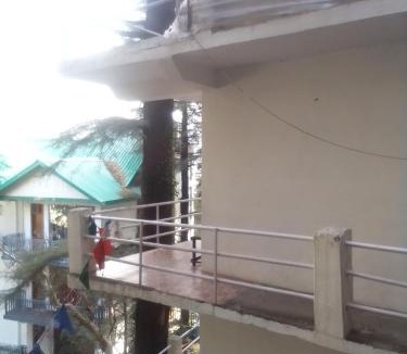 Dharamshala Bed & Breakfast | Himalayan Mountain Triund Hill Trekkers and Waterfalls View Hostel