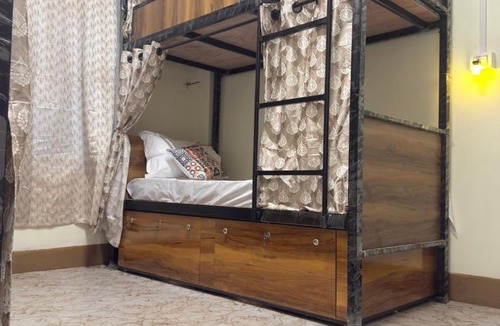 Sualkuchi Hostel | Hippie Hippo Guwahati - 7 Mins from Guwahati Railway Station