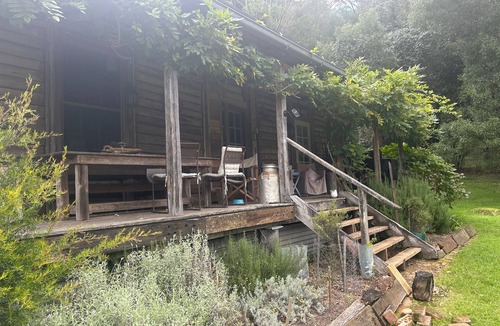 Barrengarry Cabin | Historical 150 year old Timber Cabin at Kangaroo Valley - 100% Sustainable