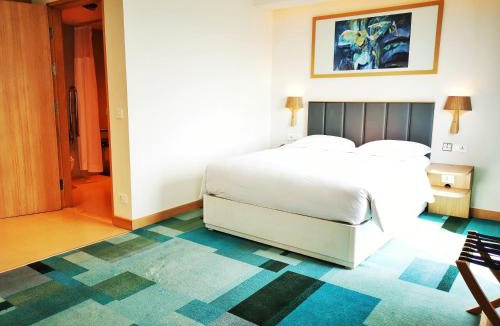 Gandhi Nagar Hotel | Holiday Inn Bengaluru Racecourse by IHG