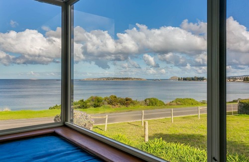 McCracken House | Holiday on Hayward - the ultimate beachfront holiday home, family friendly