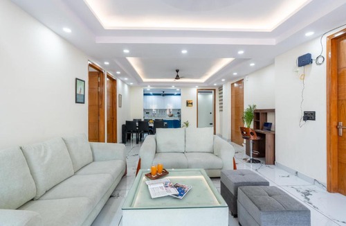 Dariyaganj Apartment | Homlee-Classic 4BHK Flat Central DEL-Lift-Parking