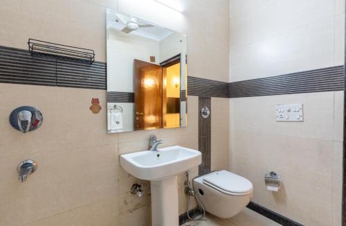 New Friends Colony Apartment | Homlee-LushGreen 2BHK-South DEL-Ground Floor